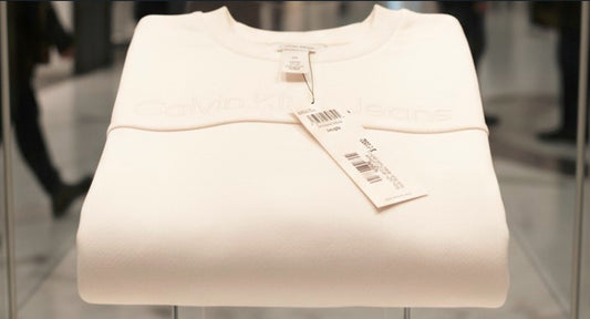 SUDAERA BLANCA CON LOGOTIPO EN EL PECHO CALVIN KLEIN